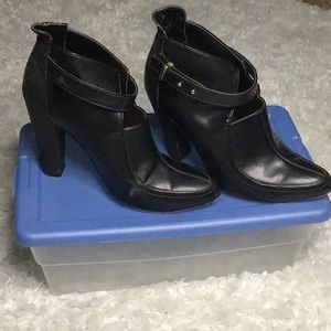 6.5 Forever 21 black pointed toe ankle boots